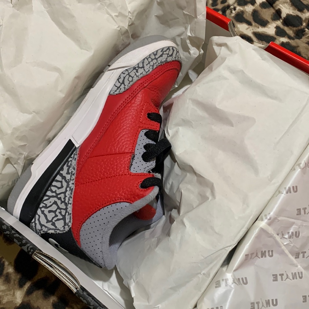 Jordan retro 3 kids shoes sz 1y